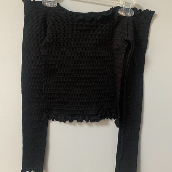 Adorable Ribbed Off the Shoulder Cropped Top - Picture 2 of 4